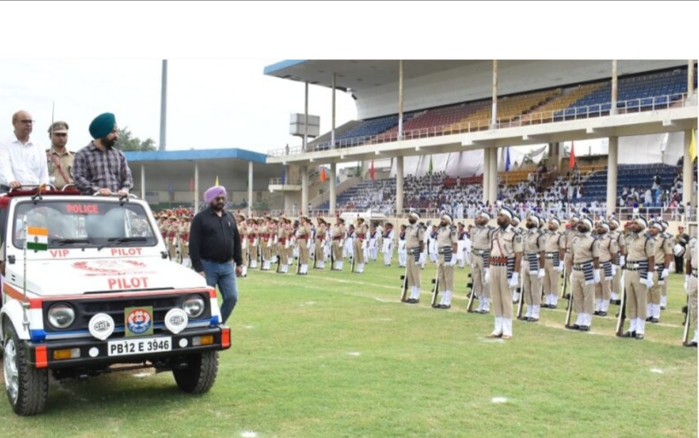 Full dress rehearsal of Independence Day celebrations, Deputy Commissioner hoisted the national flag, took salute from the march past