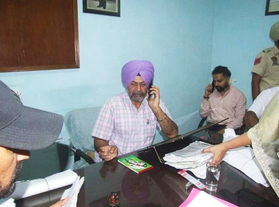 Vigilance raided the office of Motor Vehicle Inspector in Jalandhar