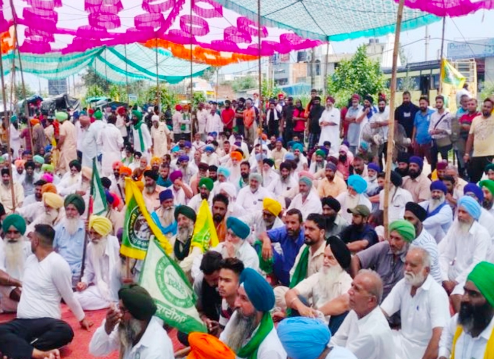 Farmers blocked the National Highway in Phagwara, people's problems increased