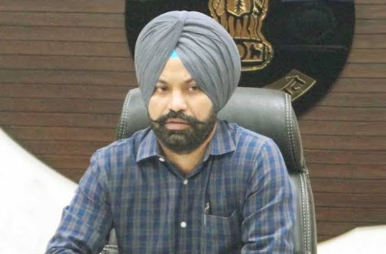 Jalandhar Deputy Commissioner cracks down on fraudulent travel agents, suspends licenses of 239 immigration consultants and 129 IELTS centers