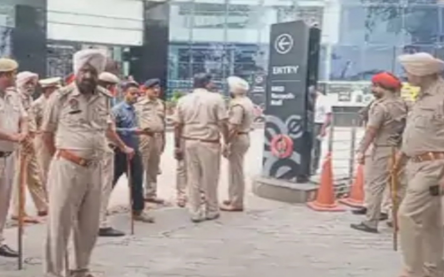 Hindu organizations protest against Lal Singh Chaddha film in Jalandhar, protest outside MBD Mall