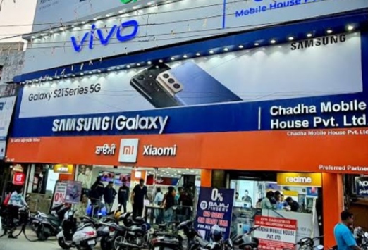Raid of GST Department on Chadha Mobile House in Phagwara Gate Market