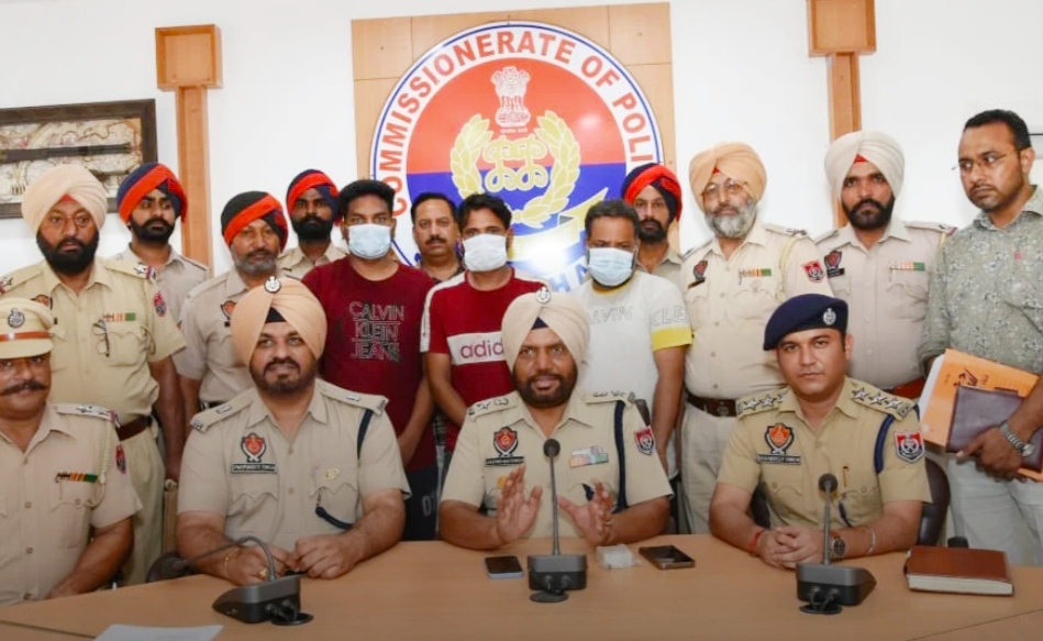 Commissionerate police busted vehicle theft gang, arrested three including 4 vehicles