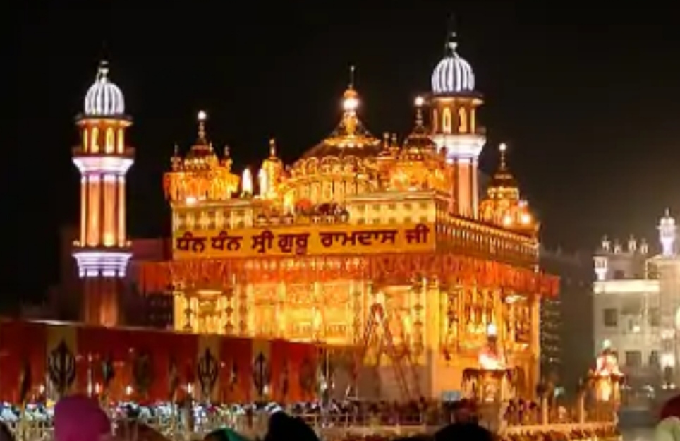 Golden Temple was decorated with 110 tons of flowers of 115 varieties on the occasion of Prakash Parv of Sri Guru Granth Sahib.