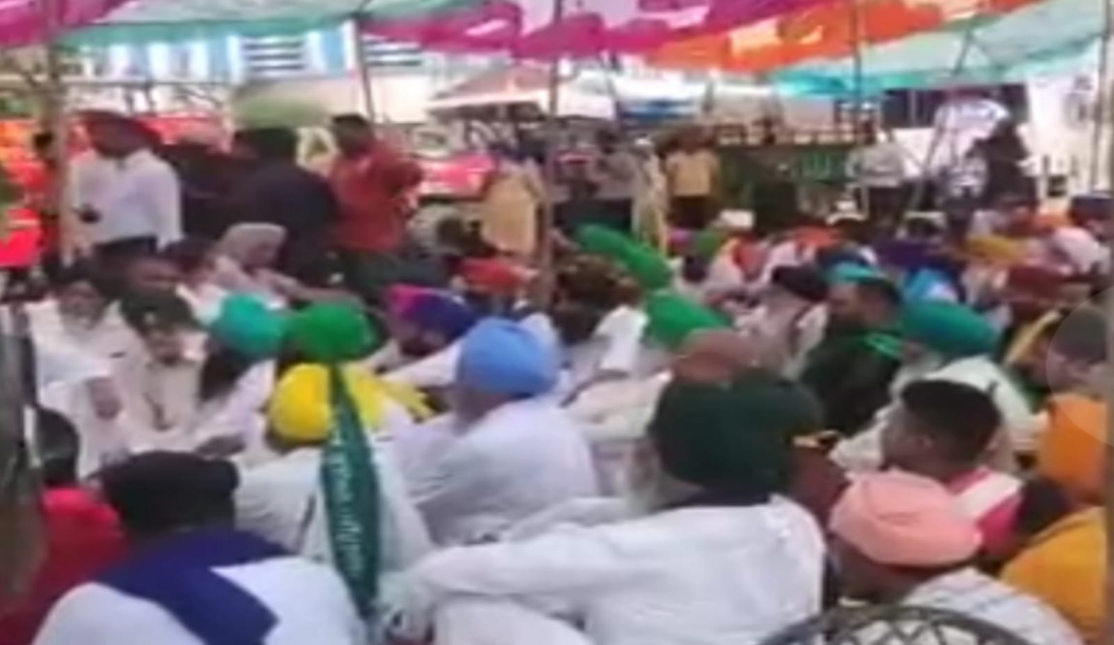 Farmers blocked Ludhiana-Jalandhar highway in front of Sugar Mill in Phagwara, police diverted traffic route