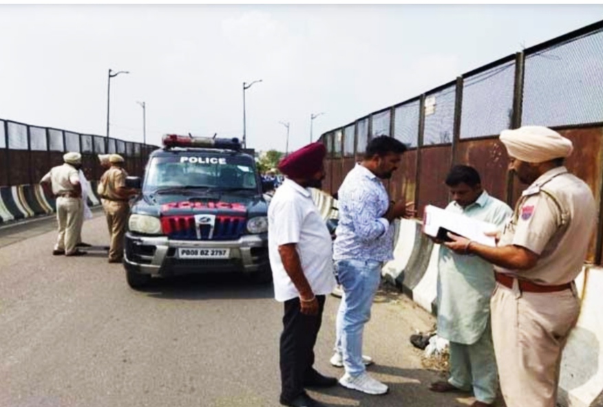 Rs 5.64 lakh looted from youth in broad daylight at Domoria bridge in Jalandhar