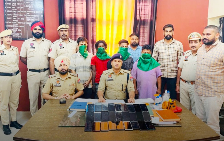 Police of Bhargava camp caught 4 accused including 28 mobiles of robbery and theft