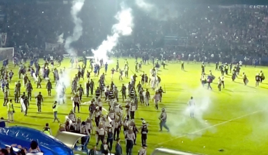 BIG NEWS: Stampede in football match, 127 killed, many injured