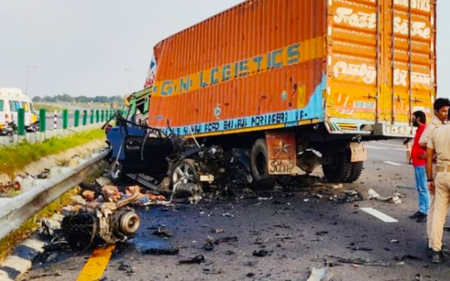 High speed BMW car collided with container, four people died on the spot