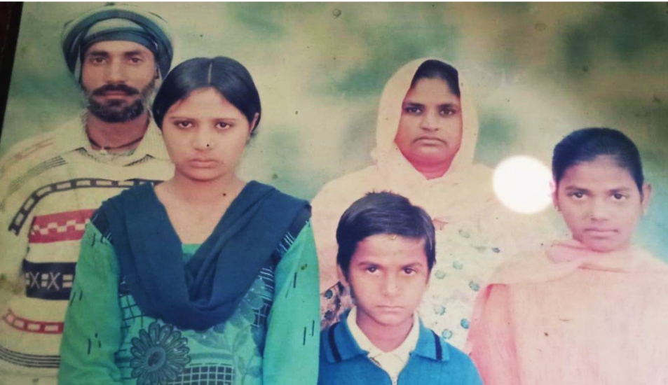 In Jalandhar, a young man went to his in-laws' house and burnt his wife, son, daughter, mother-in-law, father-in-law by pouring petrol, panic spread