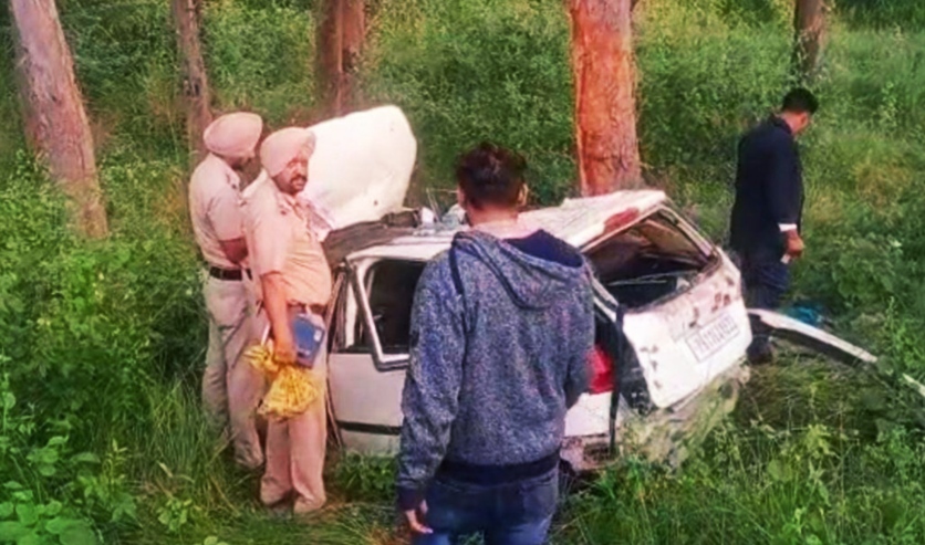 Speeding car crashed, young man and girl died