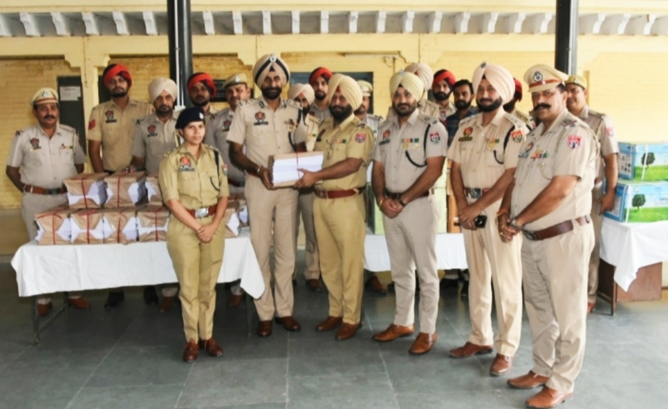 A meeting was held by the CP with the Chief Munshi of all the police stations