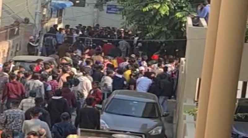 Hundreds of youth created ruckus outside Jalandhar's Shiv Jyoti School, panic spread in the area