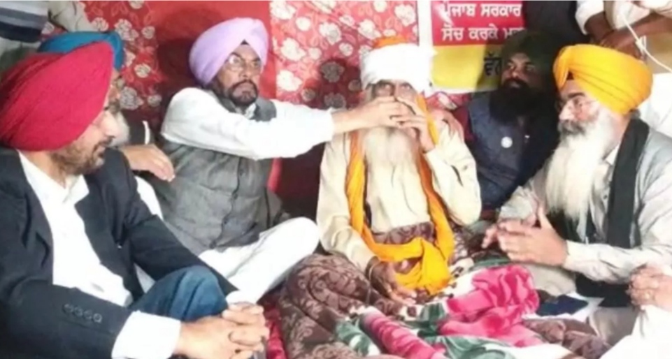Farmers end strike in Punjab, Agriculture Minister Dhaliwal gives juice to Dallewal