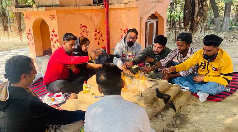 Abhishek Bakshi got 108 recitation of Shri Hanuman Chalisa and Havan Yagya done on the birthday of his late father