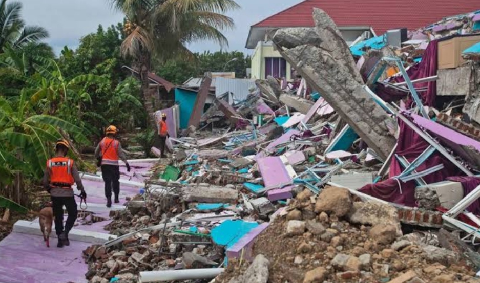 5.6 magnitude earthquake shook the earth, 56 people died and 700 were injured