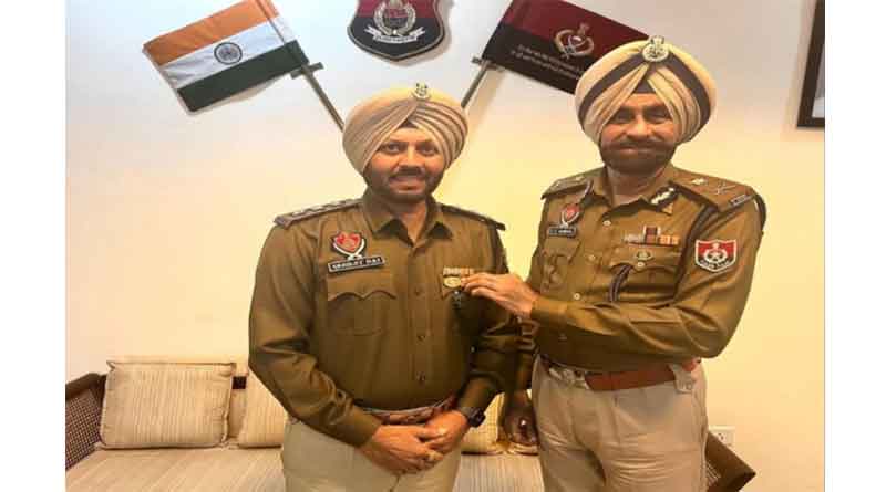 Inspector General of Police G.S. Sandhu awarded DSP Sarabjit Roy DGP Special Disc