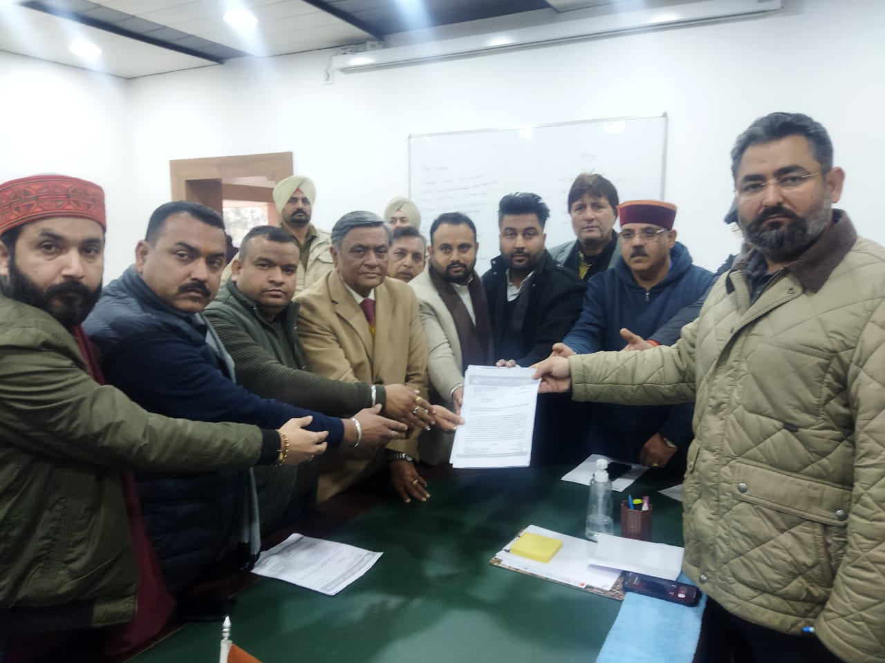 BJP workers under the leadership of Sushil Sharma met the DCP police against the threats being received the party workers