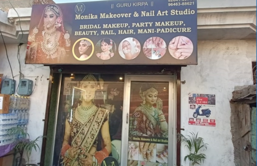 Robbery at gun point in beauty parlor located on Ghai Nagar Road, Jalandhar