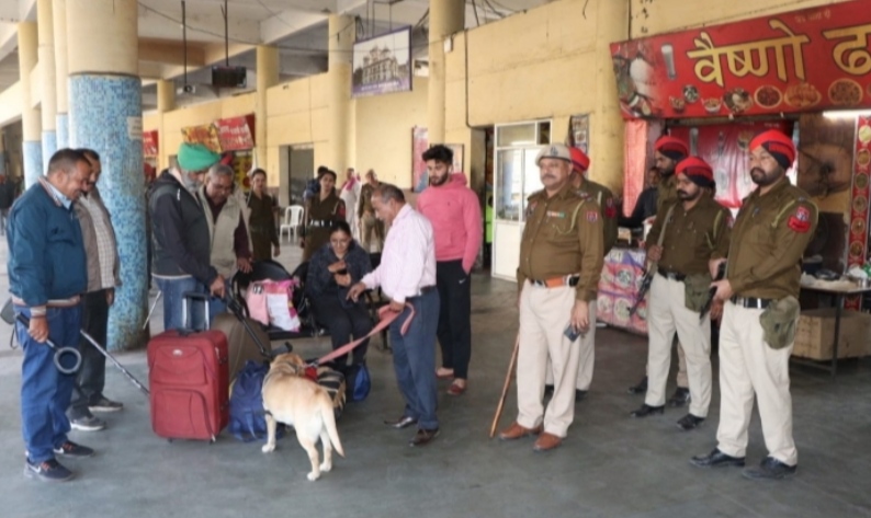 Mok Drill and Search operation by Jalandhar police on bus stand