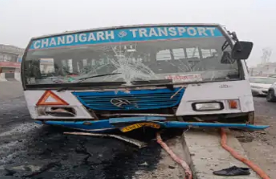 Bus accident on Ludhiana flyover amid dense fog