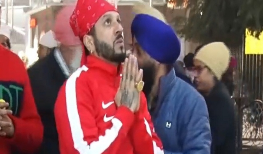 पंजाबी गायक JAZZY B श्री दरबार साहिब में हुए नतमस्तक