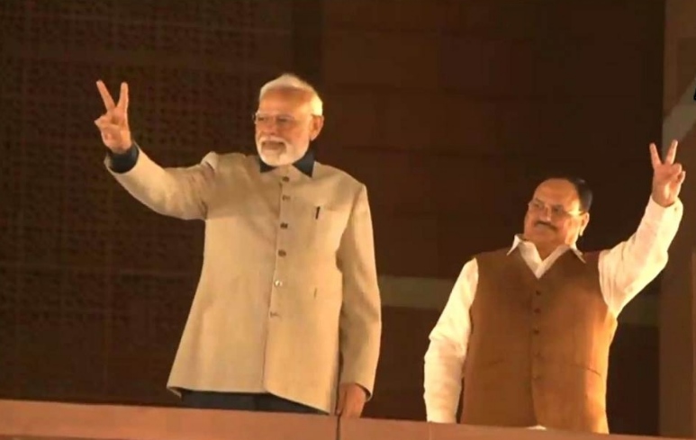 Bharatiya Janata Party got record majority in Gujarat assembly elections 2022, PM Modi reached party headquarters