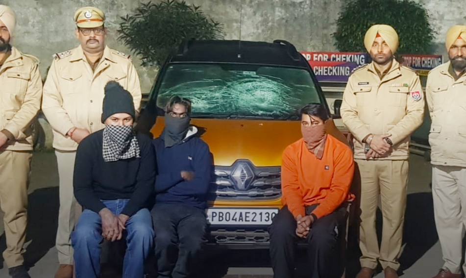 Police station 8 arrested 3 accused who carried out the robbery