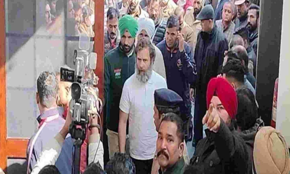 After the death of MP Santokh Singh Chaudhary, Rahul Gandhi reached his house