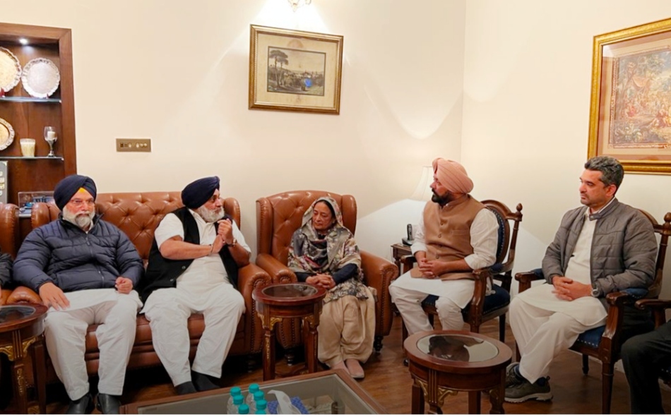 On the death of MP Santokh Chaudhary, former Deputy CM Sukhbir Badal reached his house and expressed grief