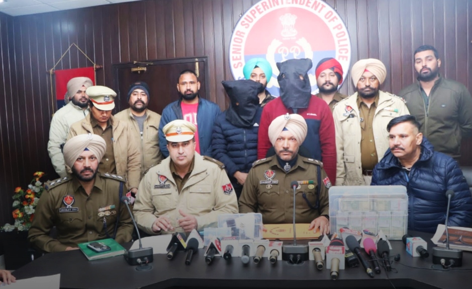 Jalandhar rural police arrested 2 robbers who looted Kotak Mahindra Bank with amount of lakhs