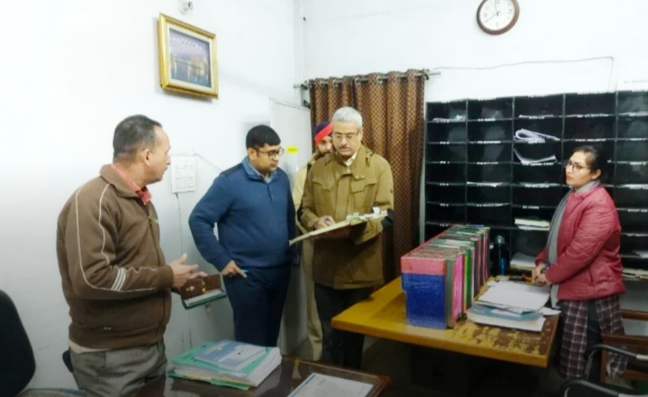 Surprise inspection of police commissioner's office employees