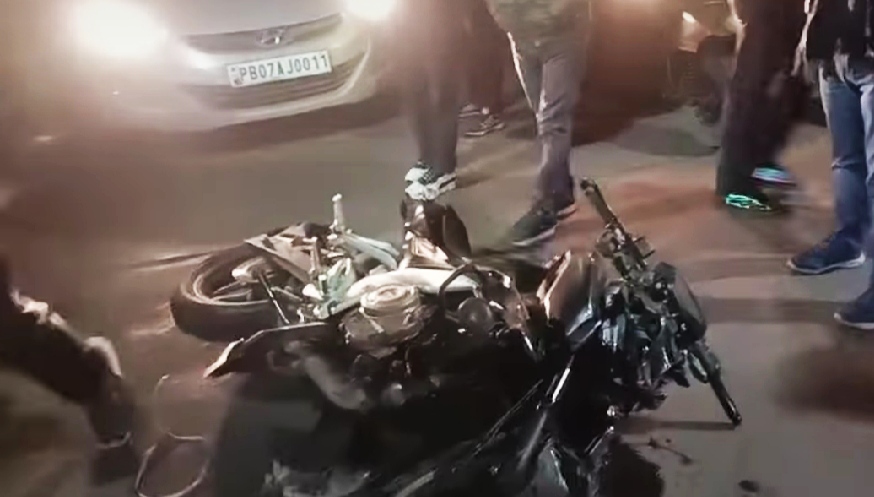 Tragic accident at Adda Tanda Chowk, bike race of a young man returning from birthday party collided with a car