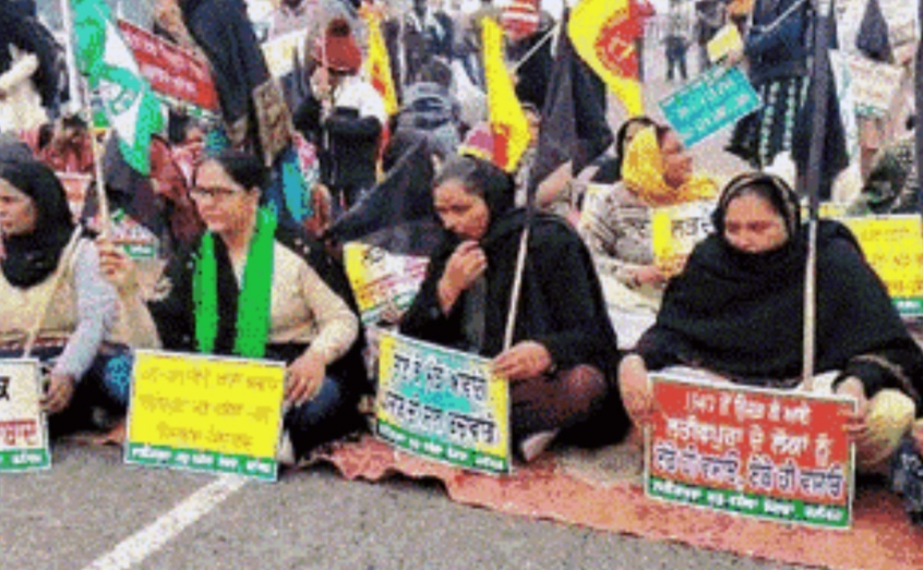 Farmer organizations block highway near PAP in Jalandhar