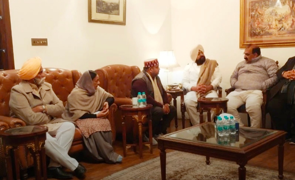 BJP state president Ashwini Sharma arrived to express condolences with the family of late MP Chaudhary Santokh Singh.
