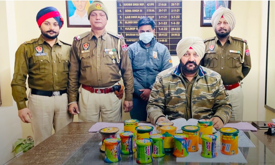 The in-charge of police station no: 2 caught the youth including 14 Gatu China Door