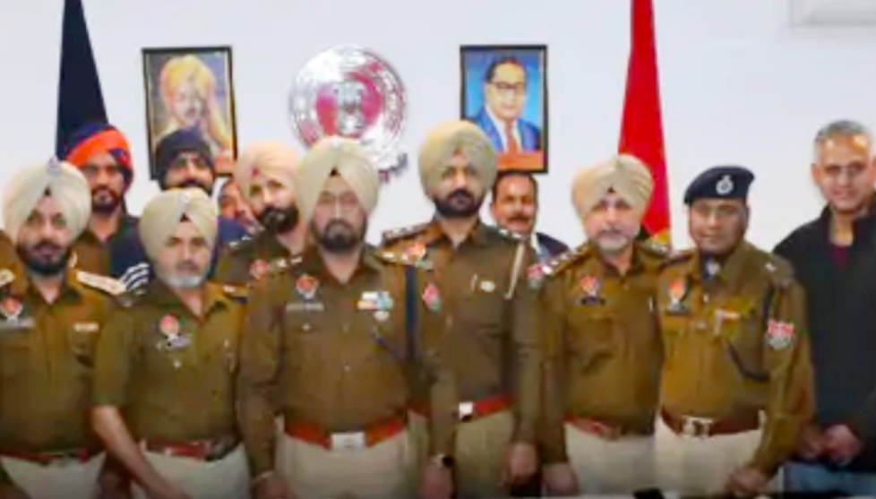 Punjab Police and BSF seize 29 packets of heroin in joint operation