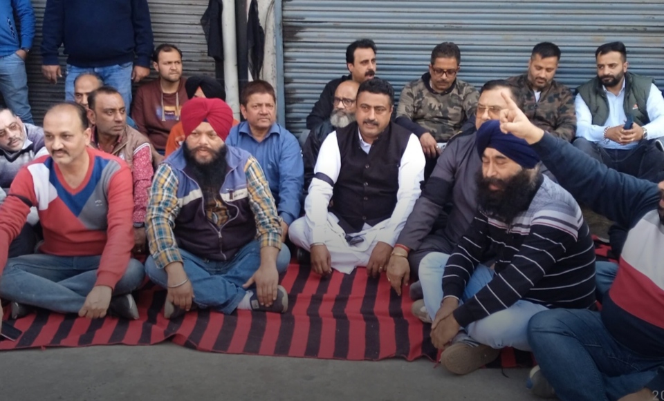 The dispute between the SHO and pardhan of Adda Tanda heated up once again