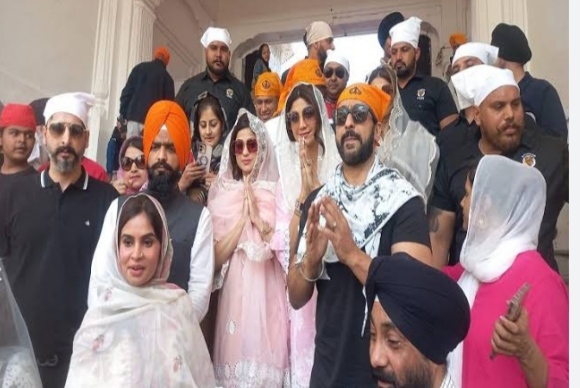 Shilpa and Shamita Shetty reached Amritsar, paid obeisance at the Golden Temple