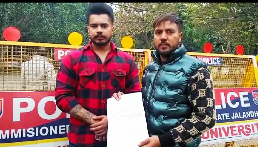 Jalandhar: The aggrieved party reached the police commissioner's office against famous comedian Kake Shah.