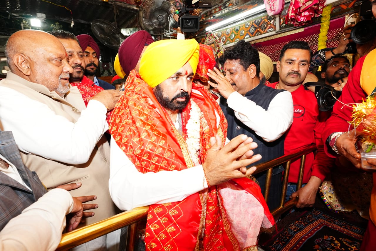 Jalandhar: On Mahashivratri, CM Bhagwant Maan bowed down at Shri Devi Talab and Mahalakshmi Temple