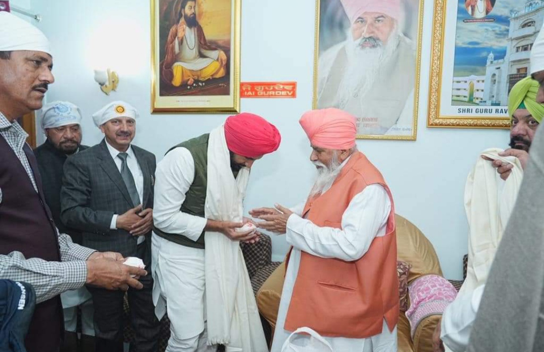 Dera Sachkhand Balla reached Punjab Congress President Amarinder Singh Raja Wading