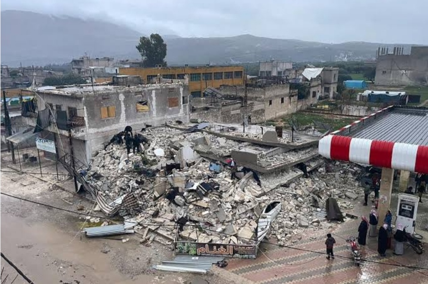 7.8 magnitude earthquake wreaks havoc in Turkey and Syria, killing more than 1300 people