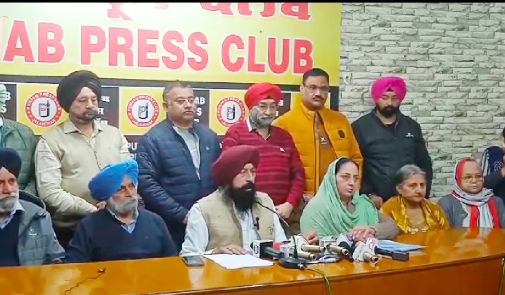 Big blow to Akali Dal from Jalandhar, former senior deputy mayor Kamaljit Singh Bhatia resigned from the party along with 51 members