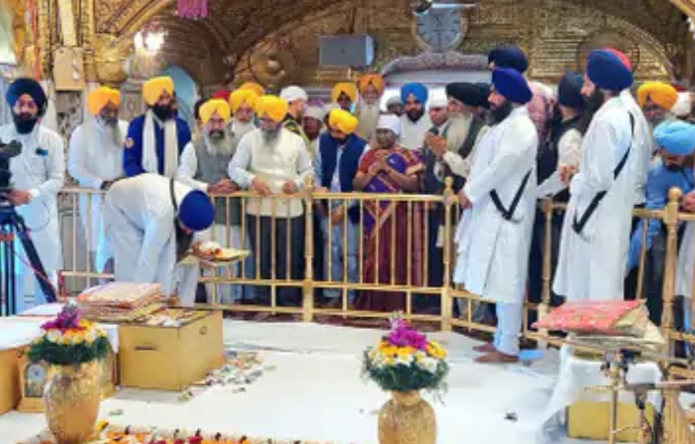 President Draupadi Murmu paid obeisance at Sri Harmandir Sahib