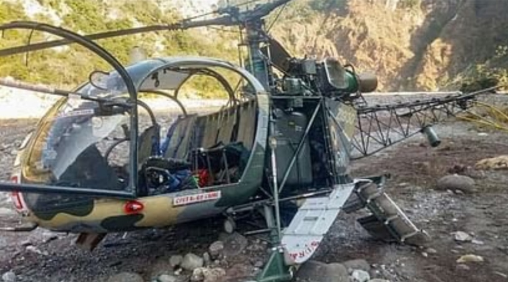 Big news: Indian Army helicopter crash, both pilots died in the accident