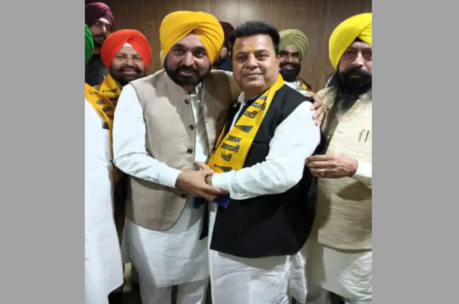 Former Deputy Mayor Pravesh Tangri joins Aam Aadmi Party