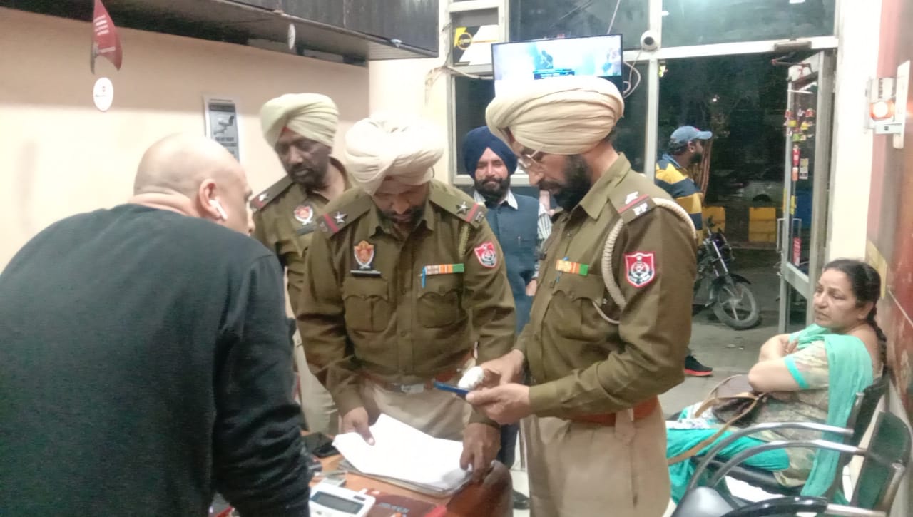 Jalandhar: Robbers snatched iPhone from woman outside money exchanger shop on Sodhal Road