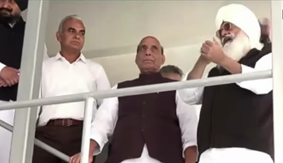 Defense Minister Rajnath Singh reached Dera Radha Swami Satsang Beas
