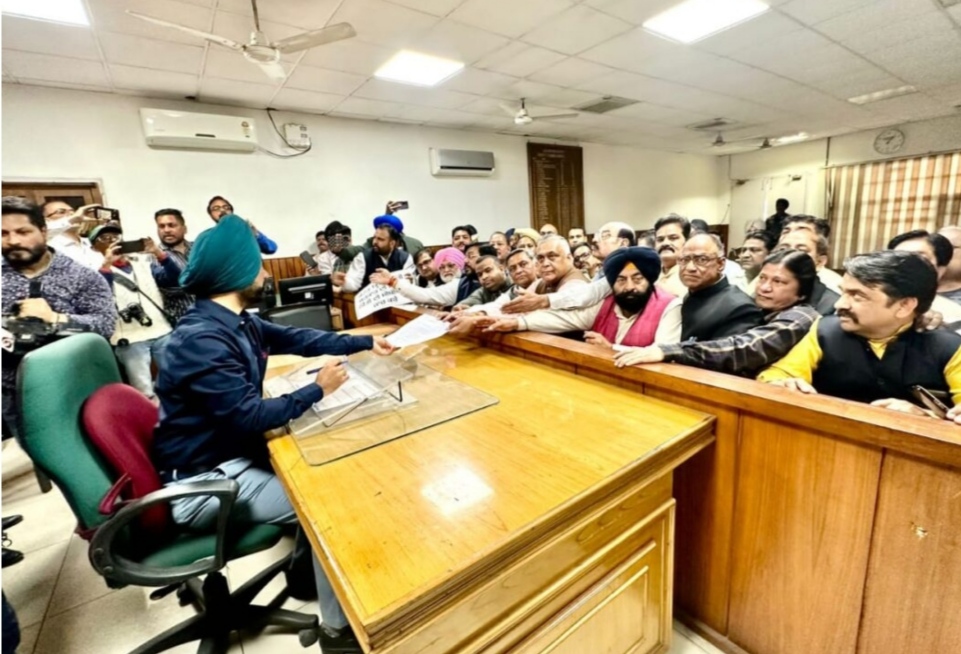 BJP submitted demand letter to District Magistrate for conducting CBI inquiry against liquor policy of Aam Aadmi Party's Bhagwant Mann government